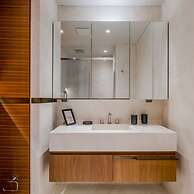 Studio at Torun Center 5 min to Metro and Astoria