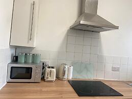 Stunning 2-bed Apartment in Twickenham