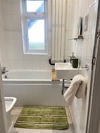 Stunning 2-bed Apartment in Twickenham