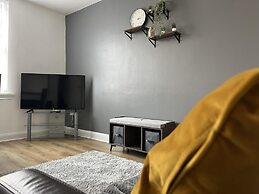 City Escape - Charming 2-bed House