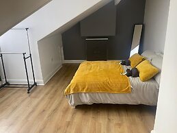 City Escape - Charming 2-bed House