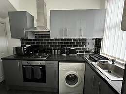 City Escape - Charming 2-bed House