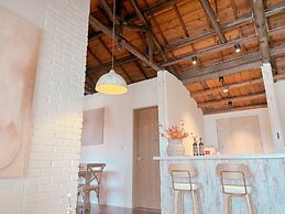 Moonlight Home Stay  For 2-12 persons