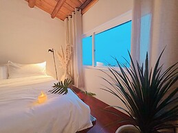 Moonlight Home Stay  For 2-12 persons