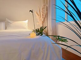 Moonlight Home Stay  For 2-12 persons