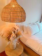 Moonlight Home Stay  For 2-12 persons