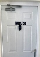 Immaculate 2-bed Apartment in Smethwick