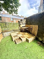 Unique two bed Main Door Flat at the Meadows