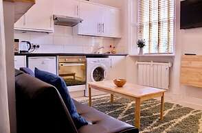 Unique two bed Main Door Flat at the Meadows