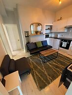 Unique two bed Main Door Flat at the Meadows