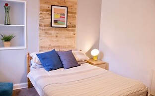 Unique two bed Main Door Flat at the Meadows