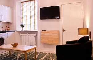 Unique two bed Main Door Flat at the Meadows