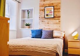 Unique two bed Main Door Flat at the Meadows