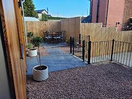 Forest Cedar Lodge, Cinderford, Sleeps 4