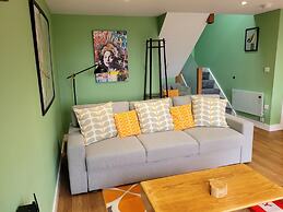 Forest Cedar Lodge, Cinderford, Sleeps 4