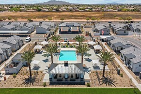 Fresh Modern Home with Pool BBQ