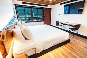 Waterfront on Glacier