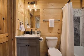 Birch Lodge by Avantstay Indoor Pool, Theater, Game Room & Stunning Vi