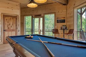 Birch Lodge by Avantstay Indoor Pool, Theater, Game Room & Stunning Vi