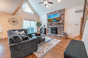 NEW Large Group Summer Getaway W/hot Tub + Game Room!