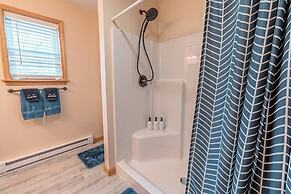 NEW Large Group Summer Getaway W/hot Tub + Game Room!