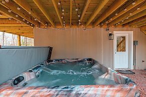 NEW Large Group Summer Getaway W/hot Tub + Game Room!