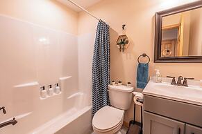 NEW Large Group Summer Getaway W/hot Tub + Game Room!