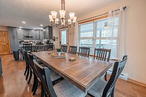 NEW Large Group Summer Getaway W/hot Tub + Game Room!