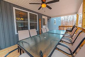 NEW Large Group Summer Getaway W/hot Tub + Game Room!