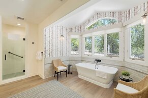 Rancho Robles by Avantstay Vineyard Villa w/ Views, Pool & Privacy