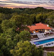 Rancho Robles by Avantstay Vineyard Villa w/ Views, Pool & Privacy