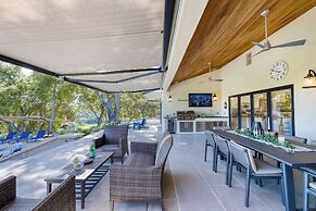 Rancho Robles by Avantstay Vineyard Villa w/ Views, Pool & Privacy