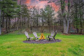 Charcoal Chalet by Avantstay A+ Design w/ Firepit