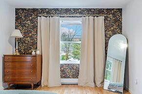 Charcoal Chalet by Avantstay A+ Design w/ Firepit