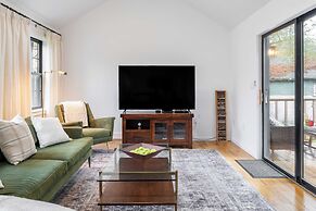 Charcoal Chalet by Avantstay A+ Design w/ Firepit