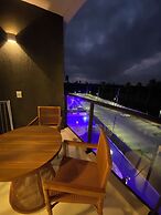 Flats Mana Beach Experience - Muro alto