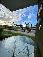 Flats Mana Beach Experience - Muro alto