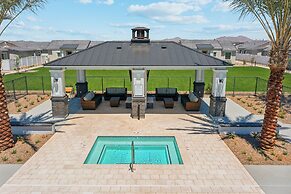 Breezy Modern House with Pool BBQ