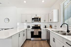 Luminous Sunrise Home with Pool and BBQ