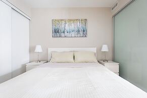 World Wide Stays Suite - CN Tower