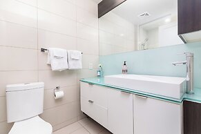 World Wide Stays Suite - CN Tower