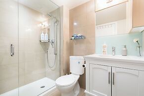 World Wide Stays Suite - CN Tower