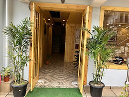 Goroomgo Ghar Bar Boutique Stay Himachal Pradesh