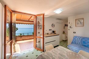 Cozy Apt With Beautiful Terrace Sea View
