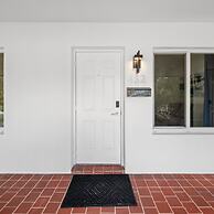 Sunset Bliss - Stylish 1B Retreat in Ft Lauderdale