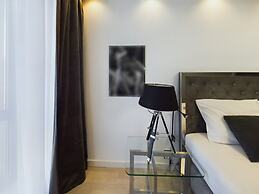 Apartment With Parking by Renters