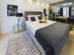 Apartment With Parking by Renters