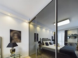 Apartment With Parking by Renters