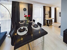 Apartment With Parking by Renters