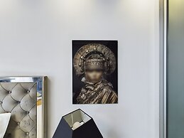 Apartment With Parking by Renters